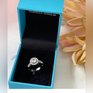 Gorgeous silver cubic zirconia wedding ring